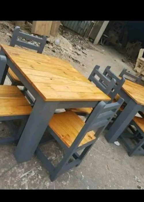 4 Seater Table With 4 Chairs R 2000