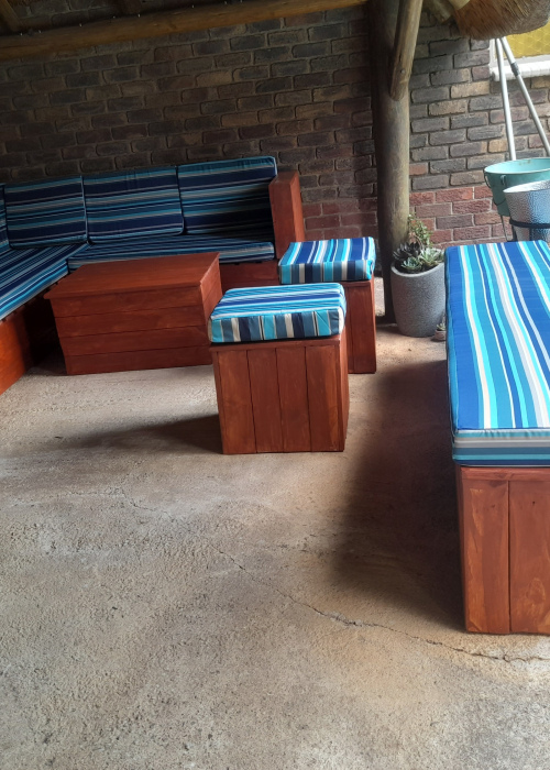 L Shape With Cushions R6000